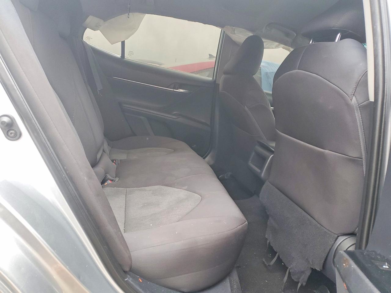 2019 TOYOTA CAMRY L photo 10