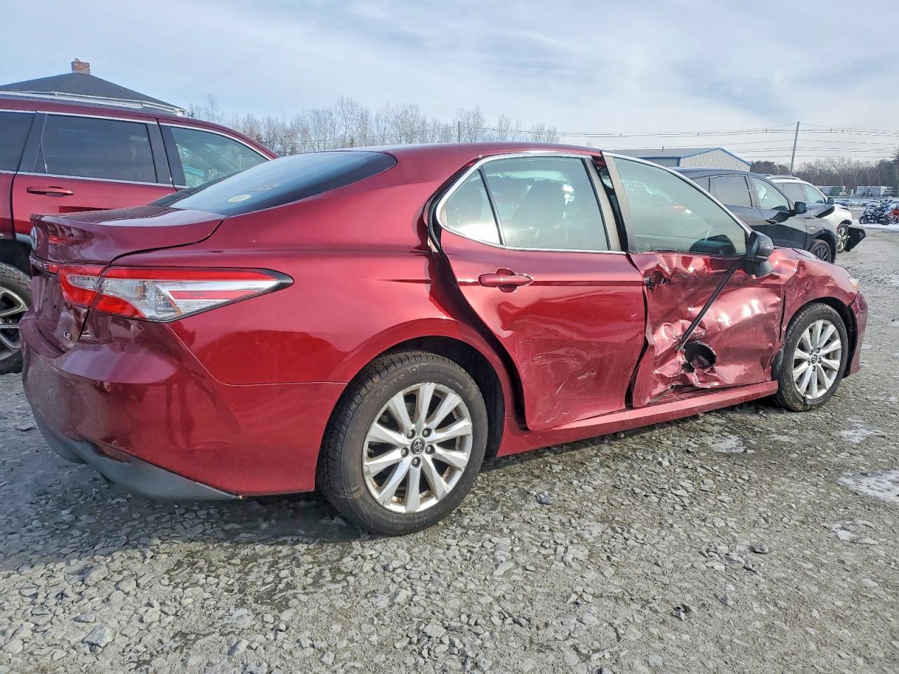 2018 TOYOTA CAMRY L photo 3