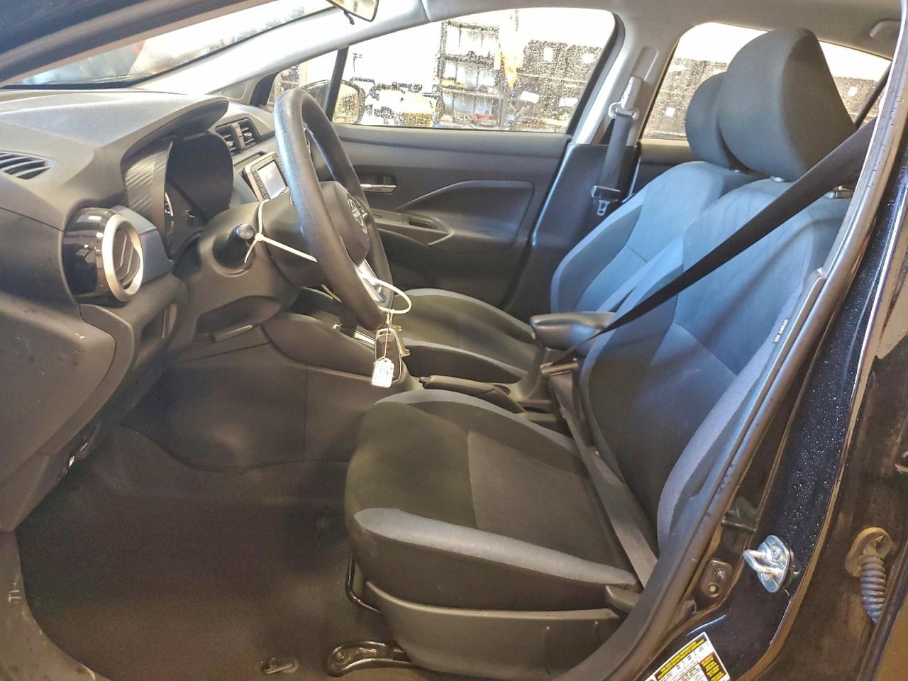 2025 NISSAN VERSA SV photo 7