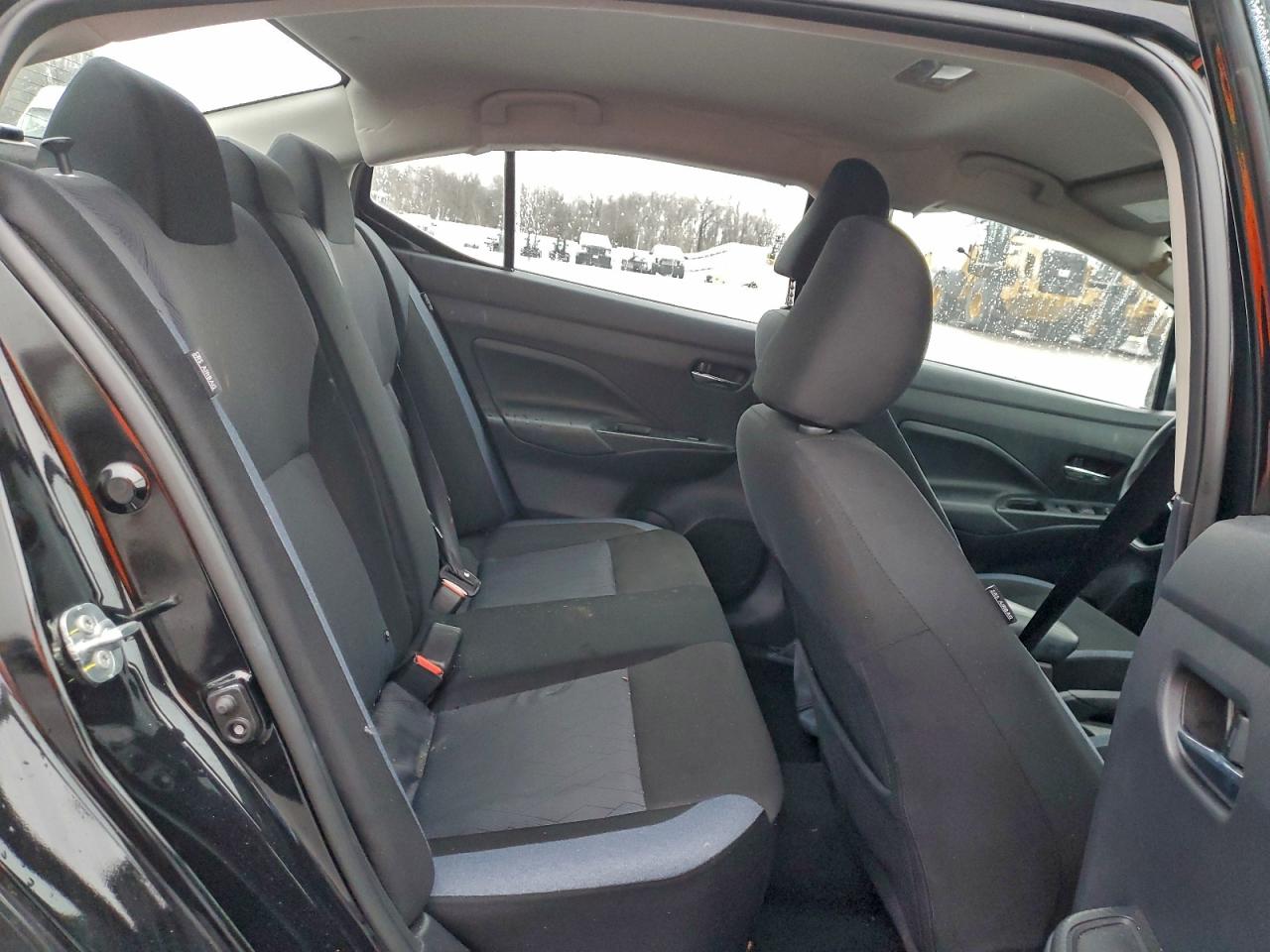2025 NISSAN VERSA SV photo 10