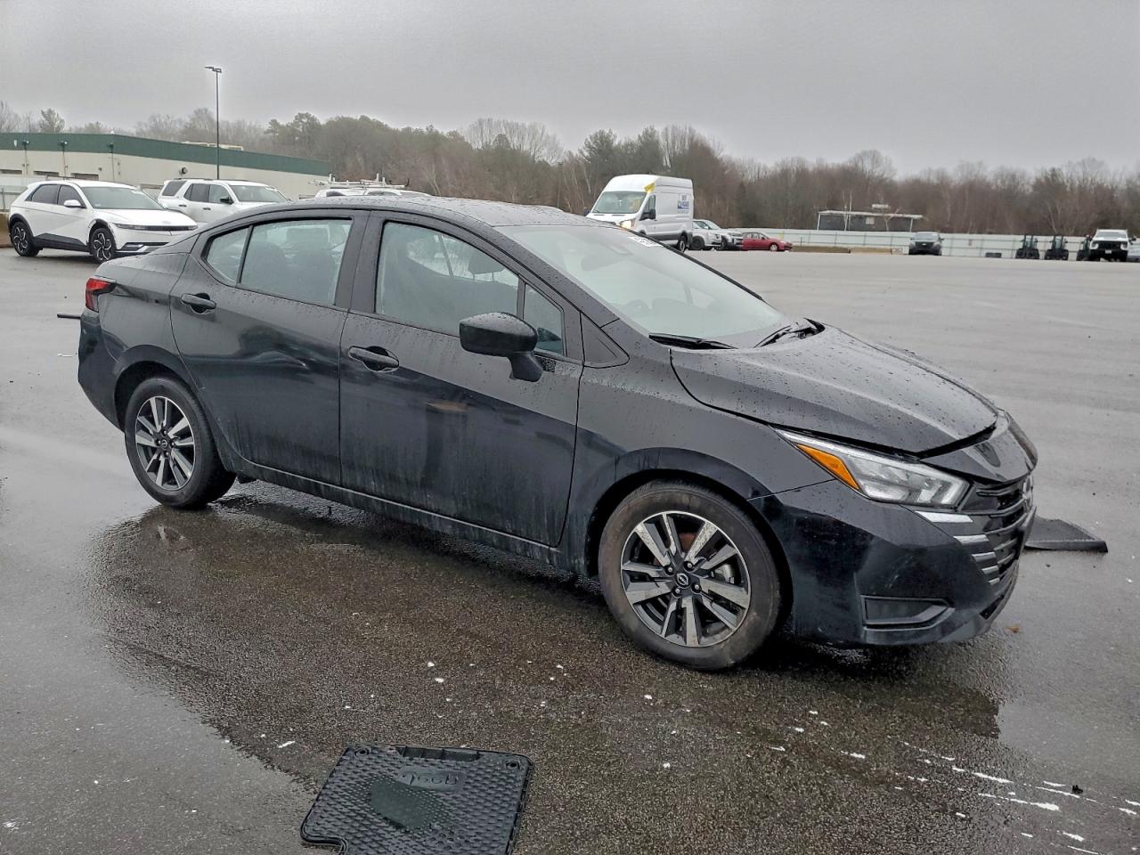 2025 NISSAN VERSA SV photo 4