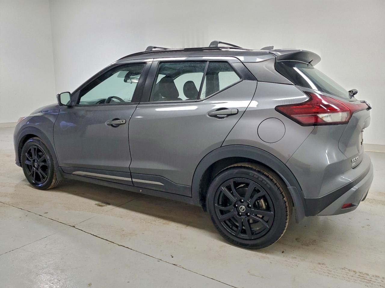 2021 NISSAN KICKS SR photo 2