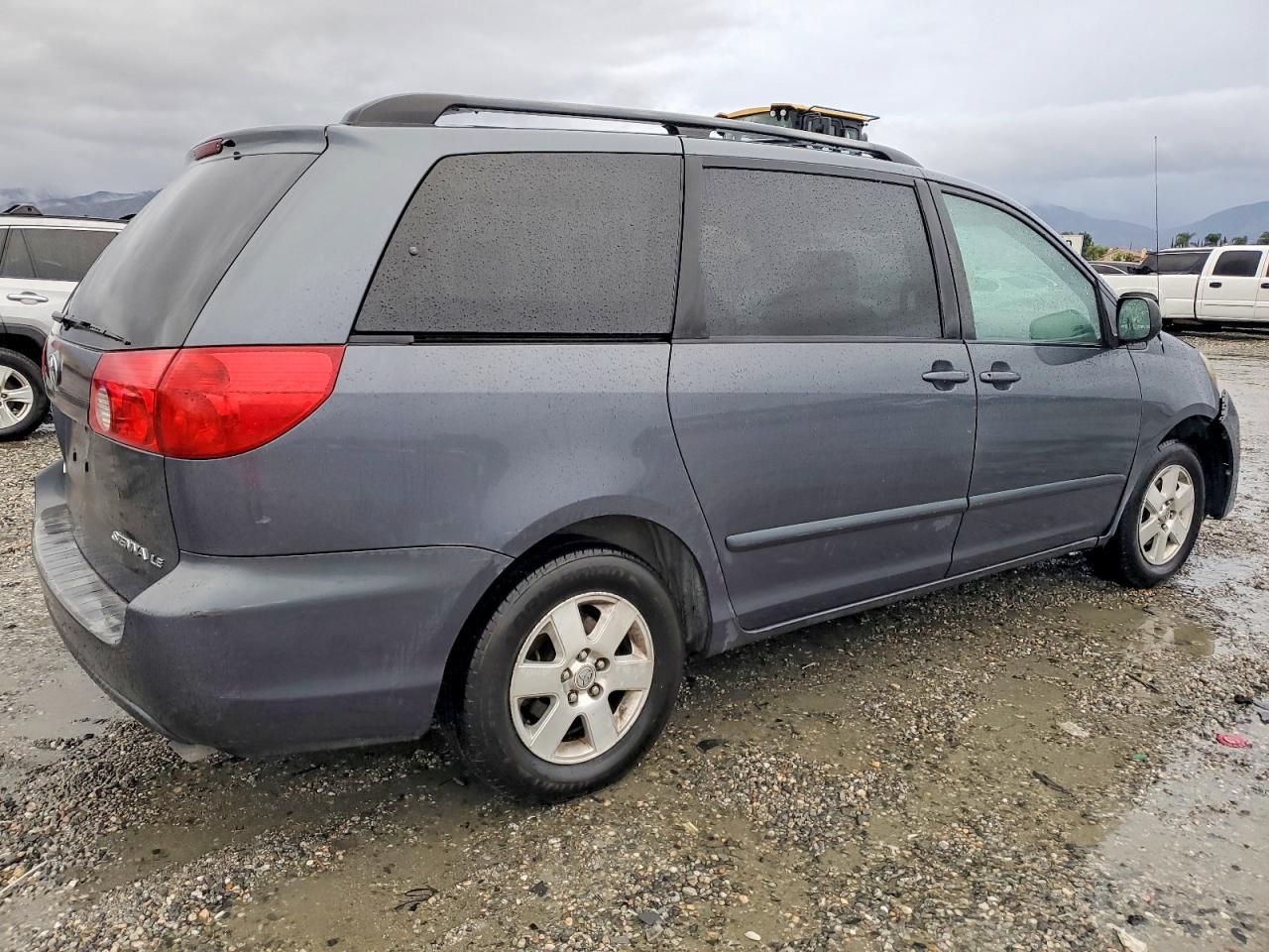 2006 TOYOTA SIENNA CE photo 3