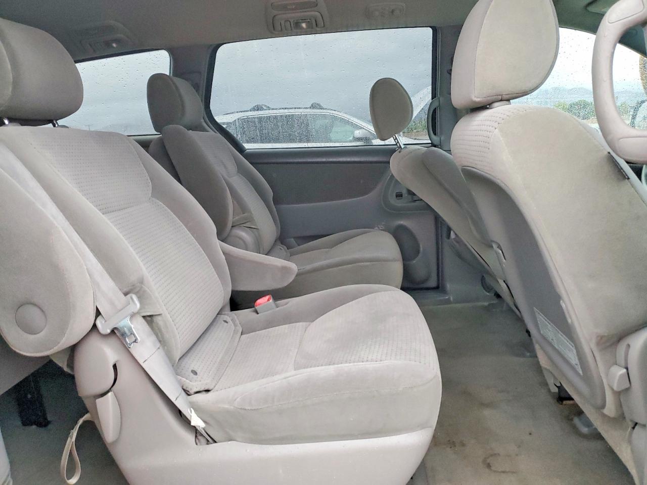 2006 TOYOTA SIENNA CE photo 11