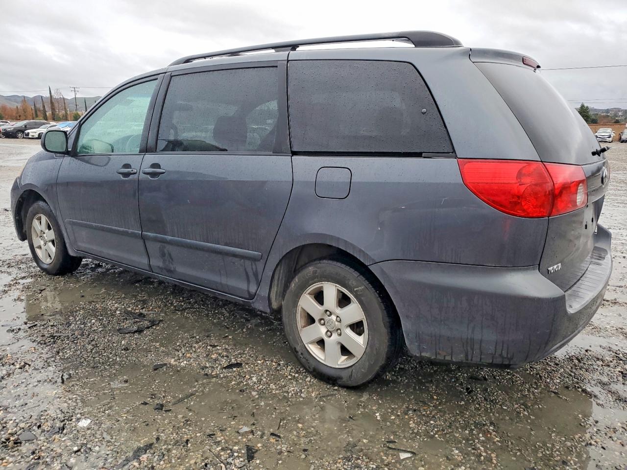 2006 TOYOTA SIENNA CE photo 2
