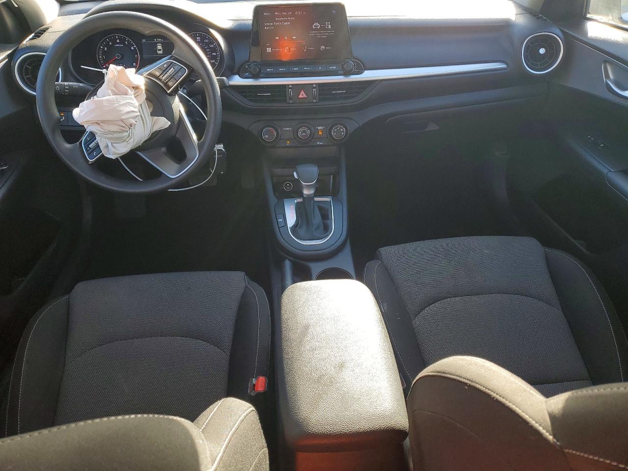 2024 KIA FORTE LX photo 8