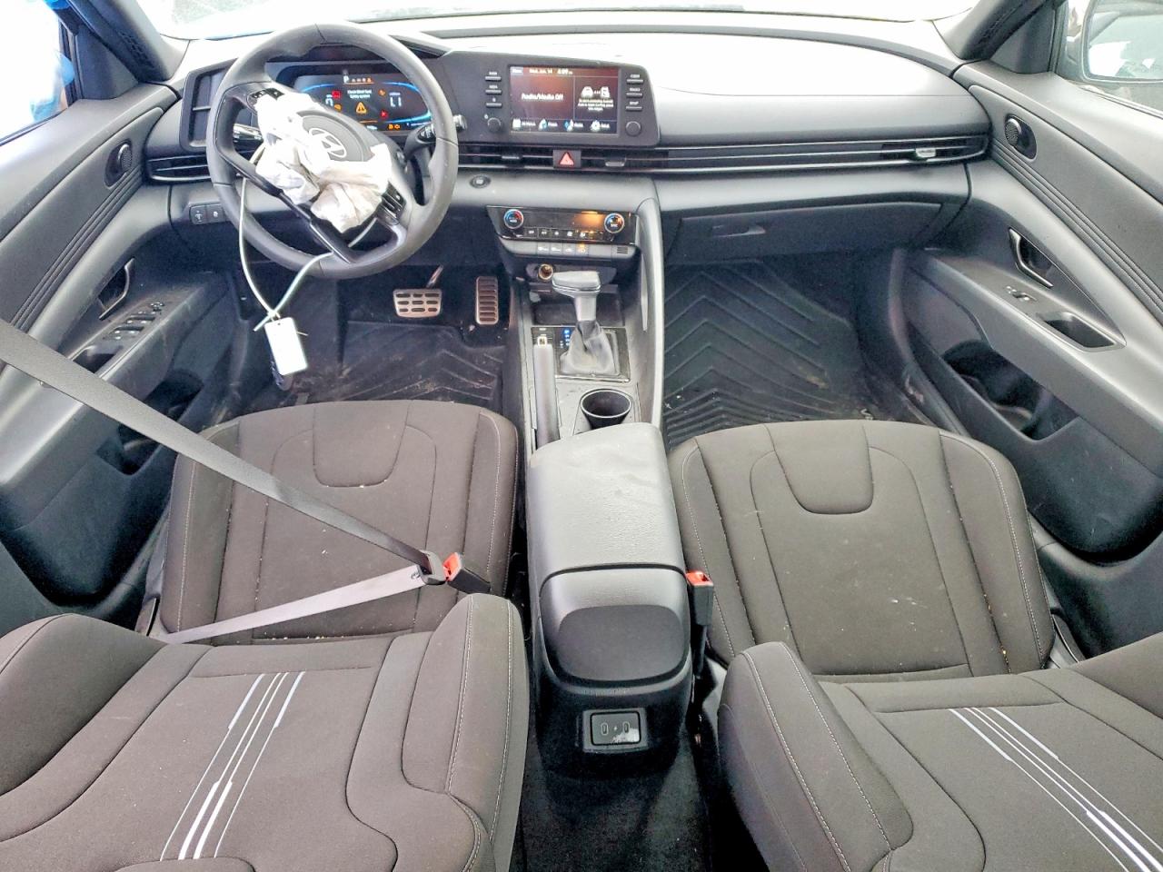 2025 HYUNDAI ELANTRA SEL SPORT photo 8