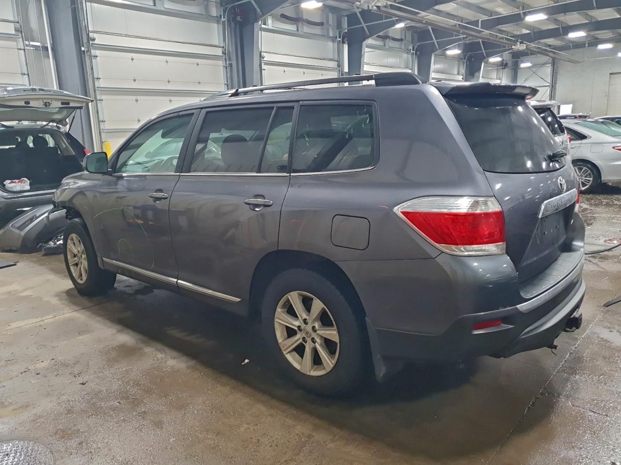 2012 TOYOTA HIGHLANDER BASE photo 2