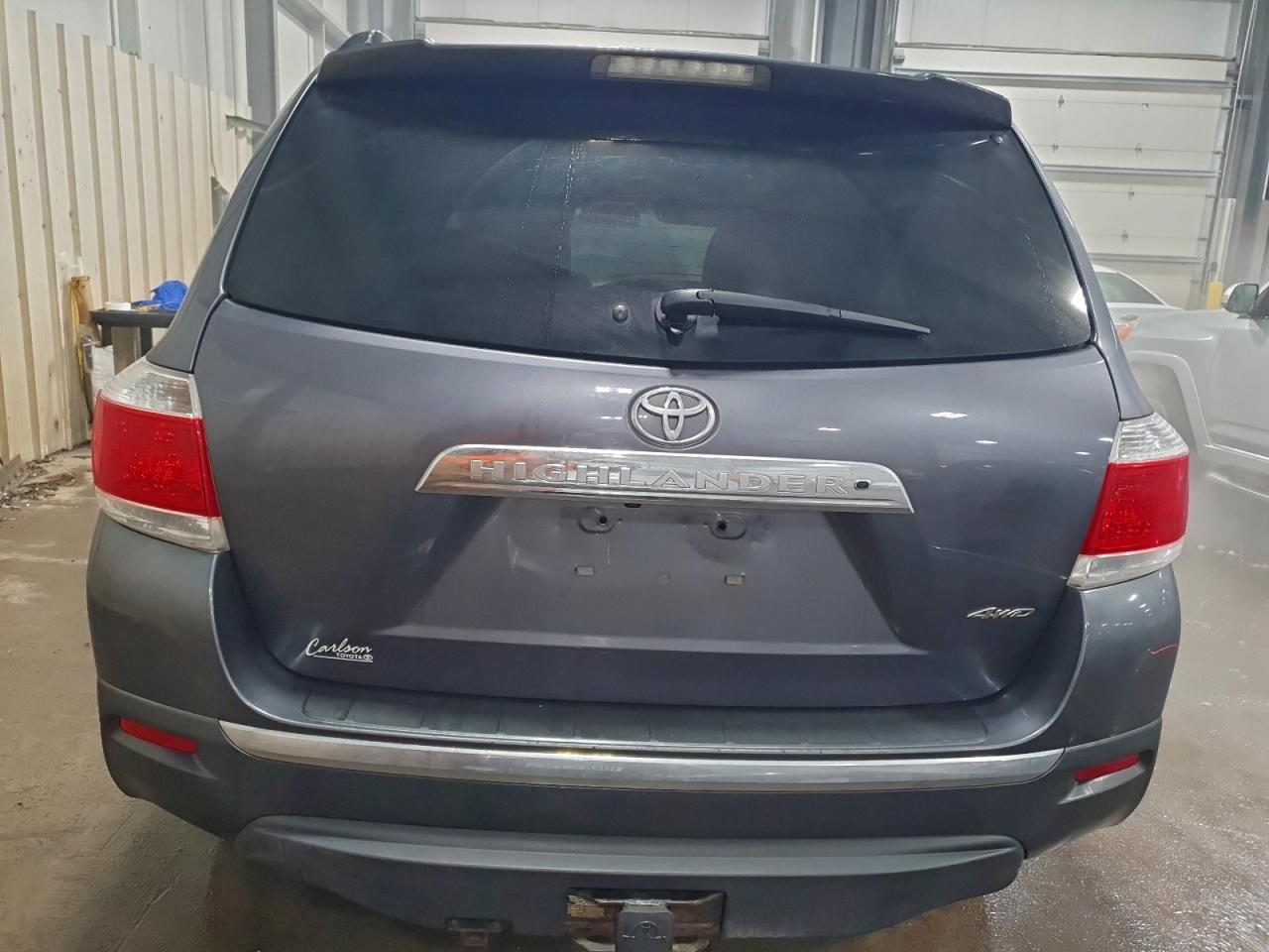 2012 TOYOTA HIGHLANDER BASE photo 6