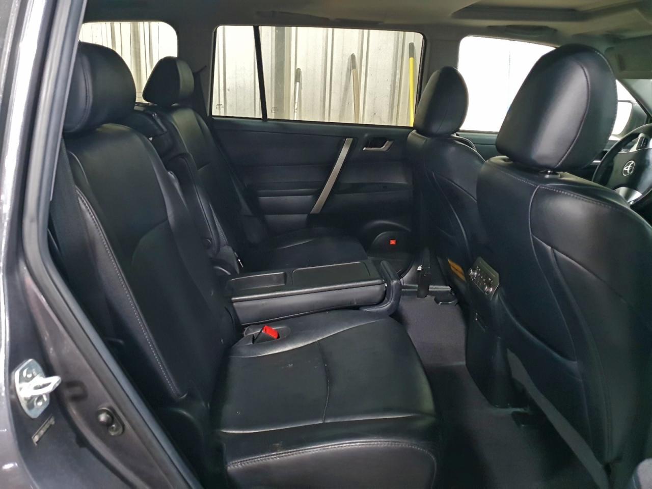 2012 TOYOTA HIGHLANDER BASE photo 11