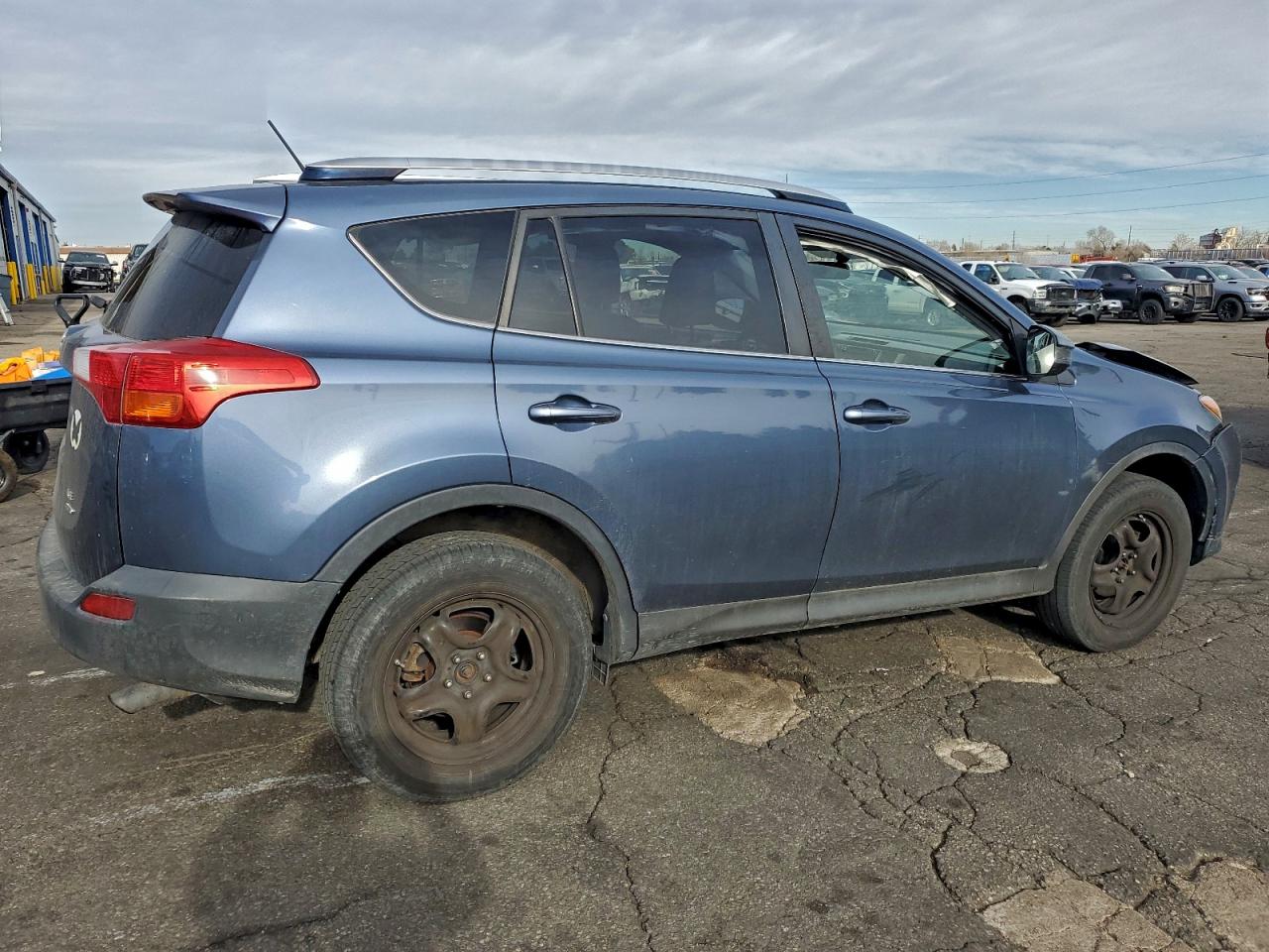 2014 TOYOTA RAV4 LE photo 3
