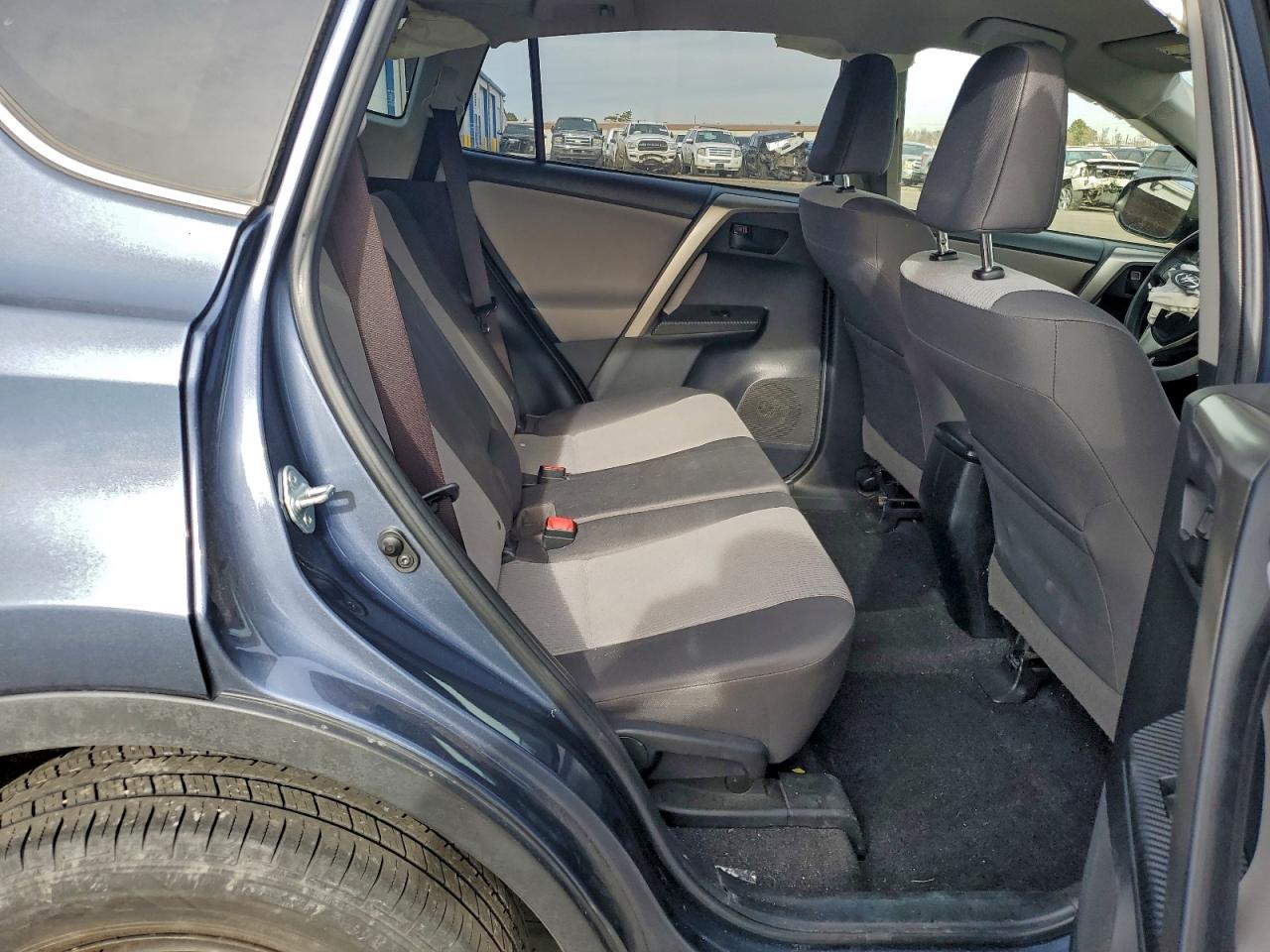 2014 TOYOTA RAV4 LE photo 11