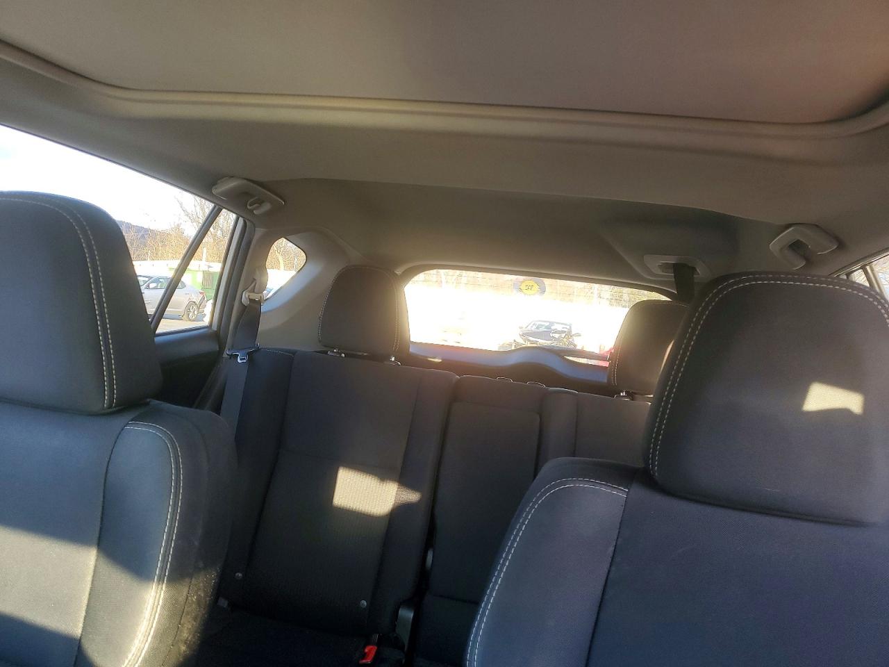 2015 TOYOTA RAV4 XLE photo 10