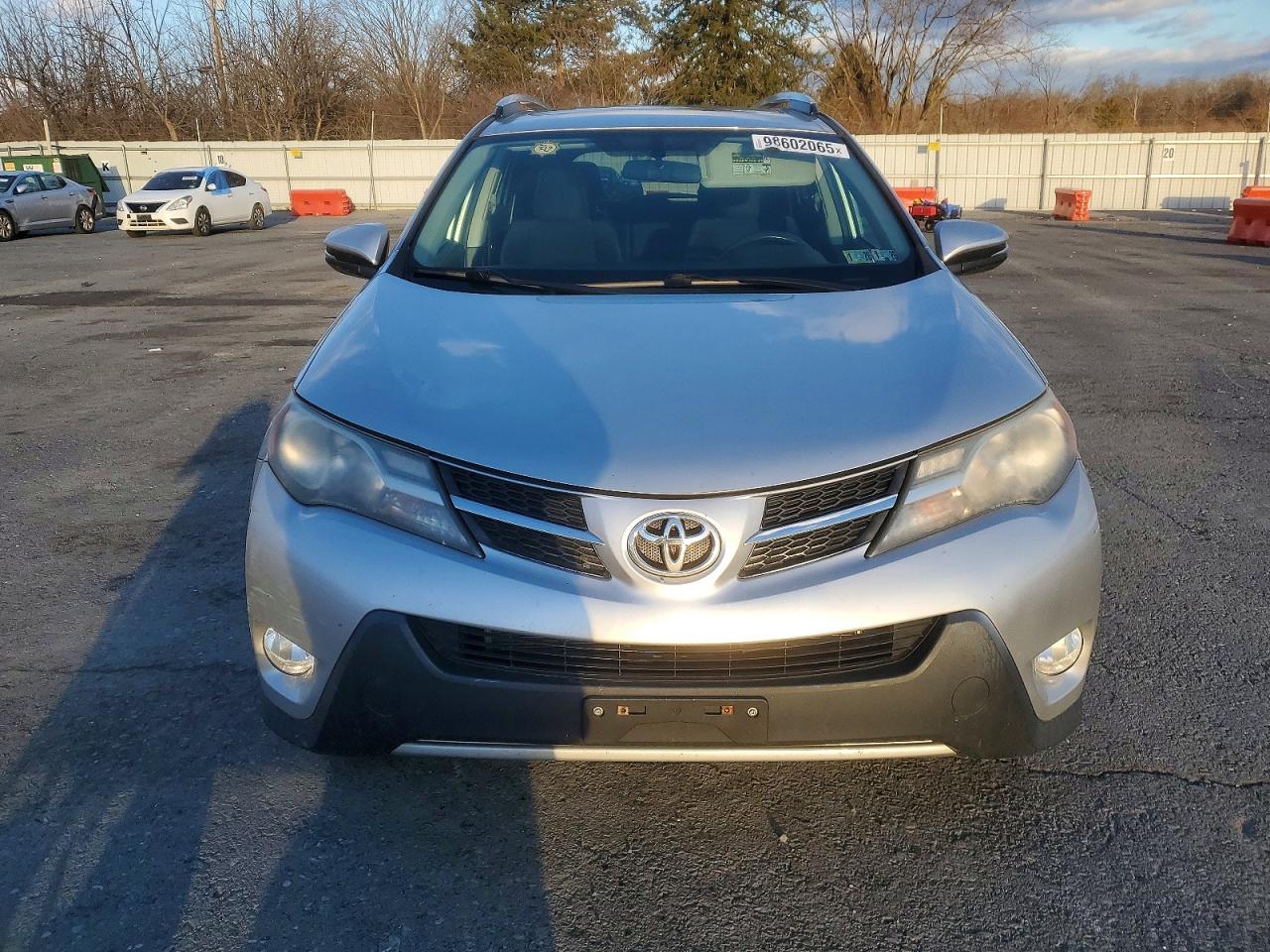 2015 TOYOTA RAV4 XLE photo 5