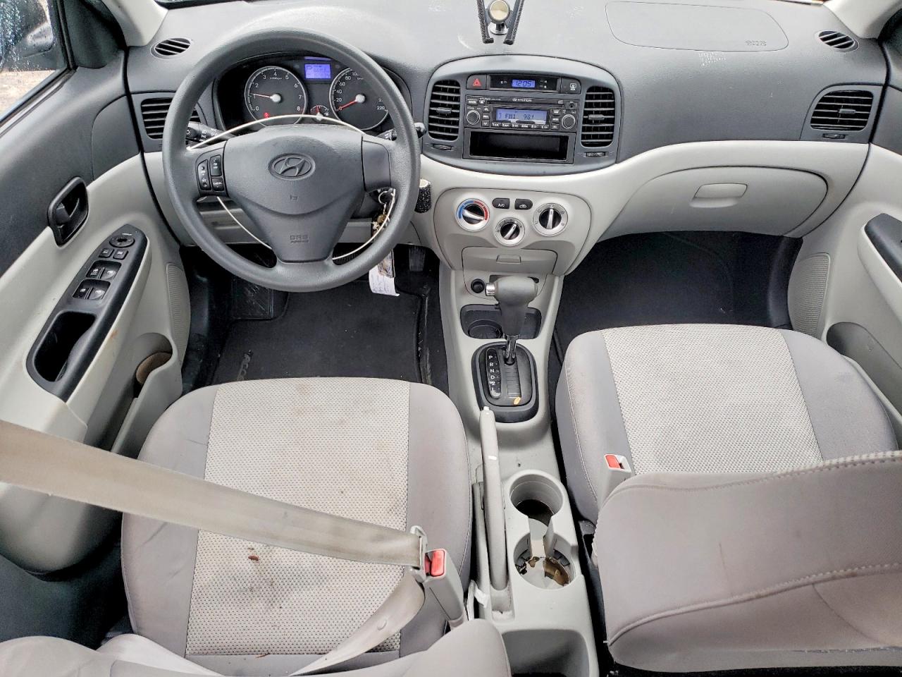 2010 HYUNDAI ACCENT GLS photo 8