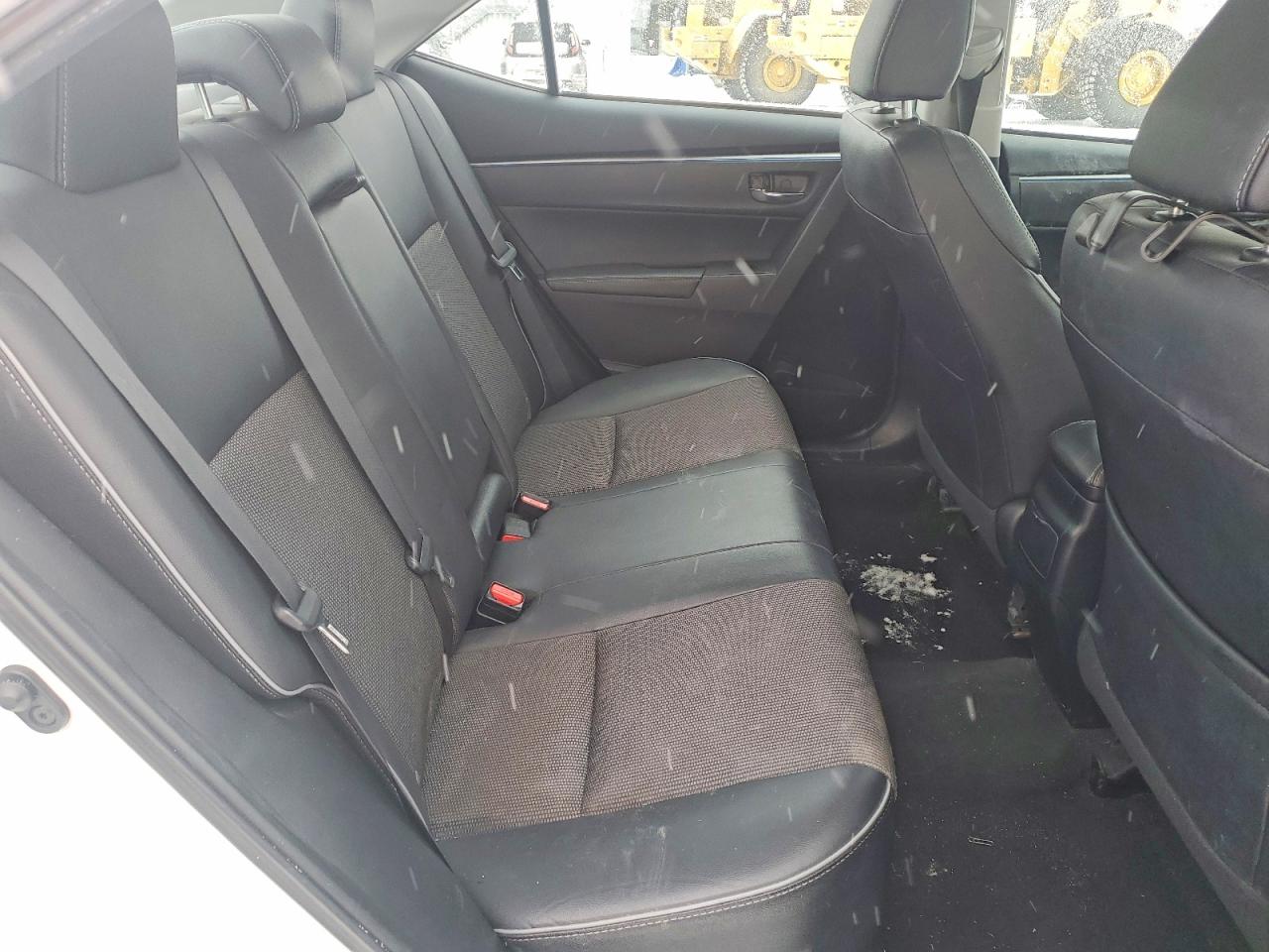 2015 TOYOTA COROLLA L photo 10