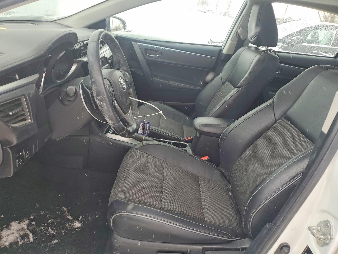 2015 TOYOTA COROLLA L photo 7