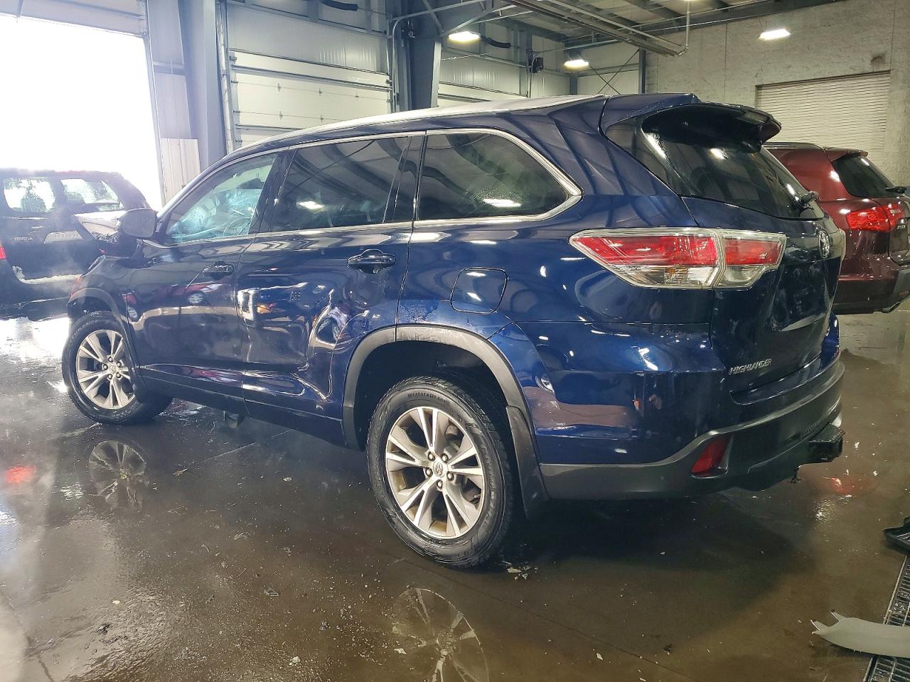 2014 TOYOTA HIGHLANDER XLE photo 2