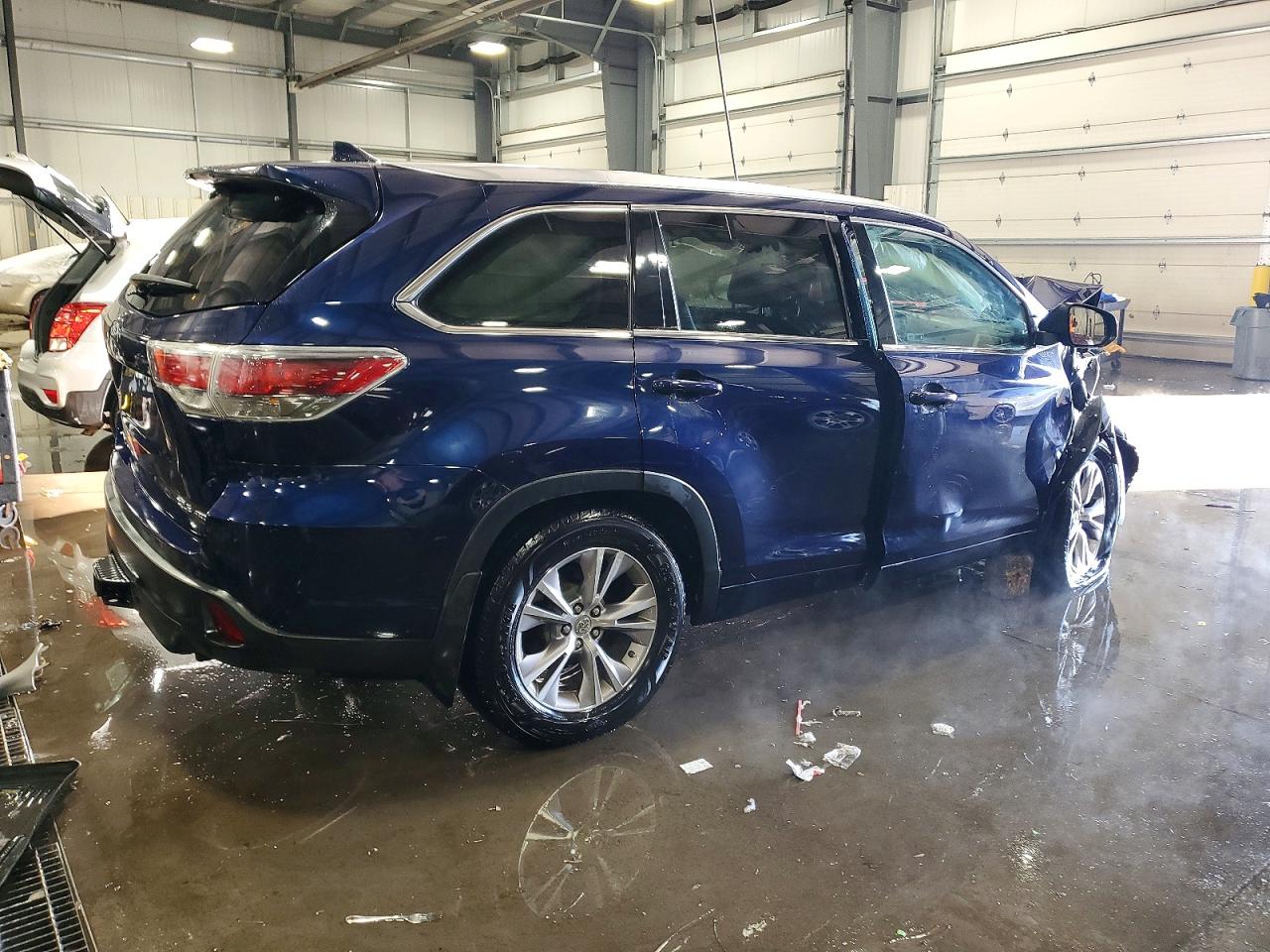 2014 TOYOTA HIGHLANDER XLE photo 3