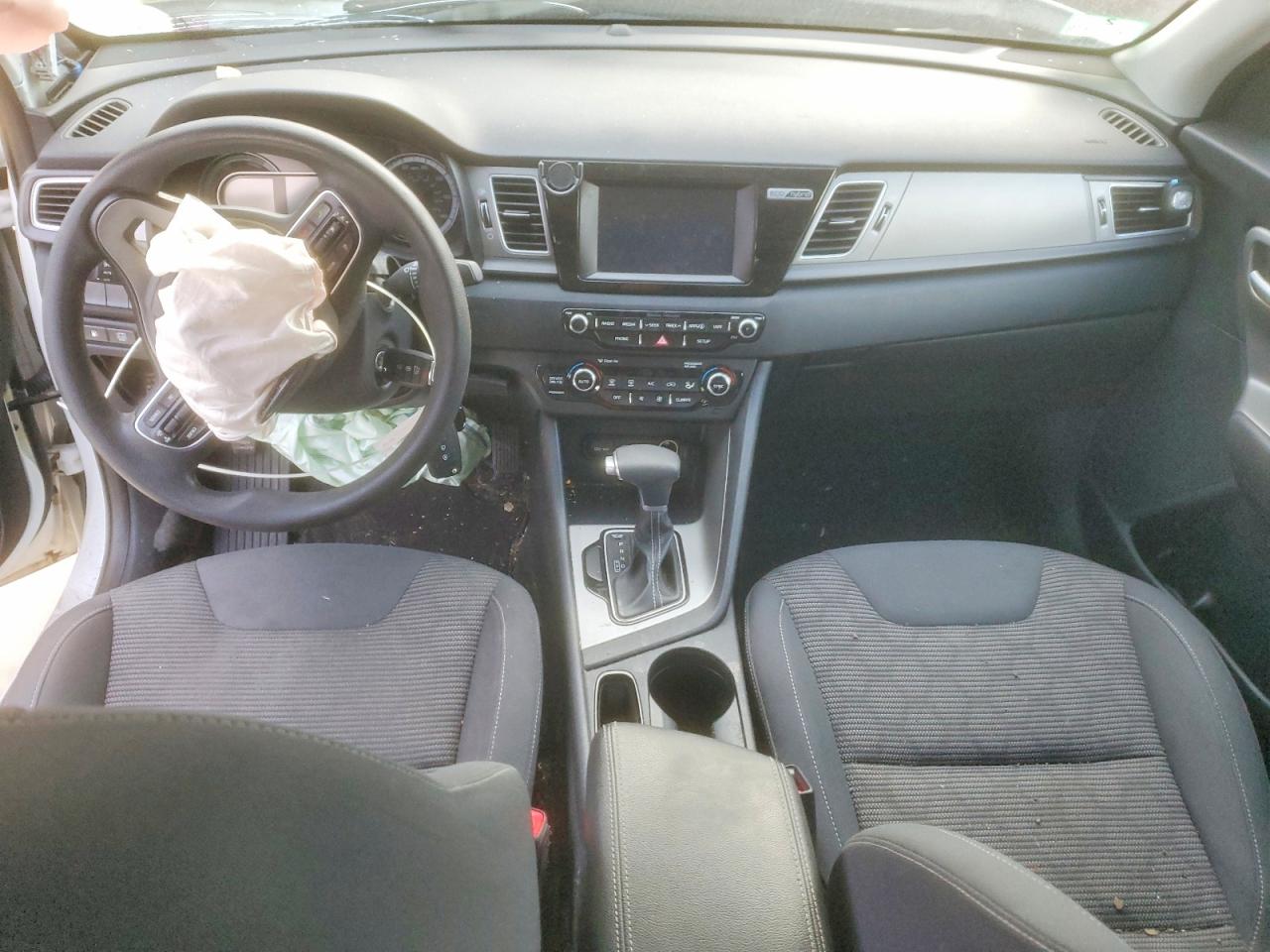 2017 KIA NIRO FE photo 8