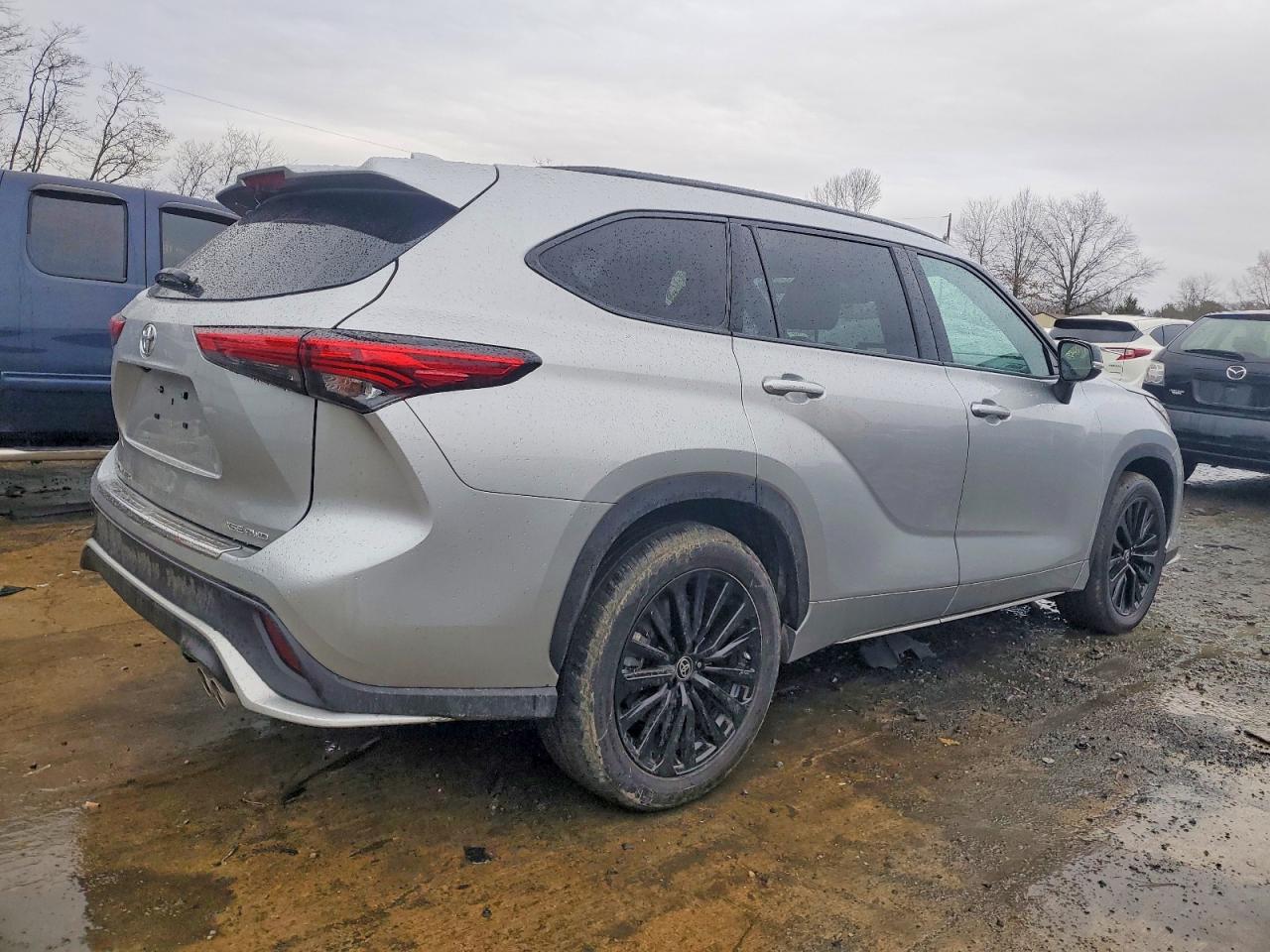 2023 TOYOTA HIGHLANDER L photo 3