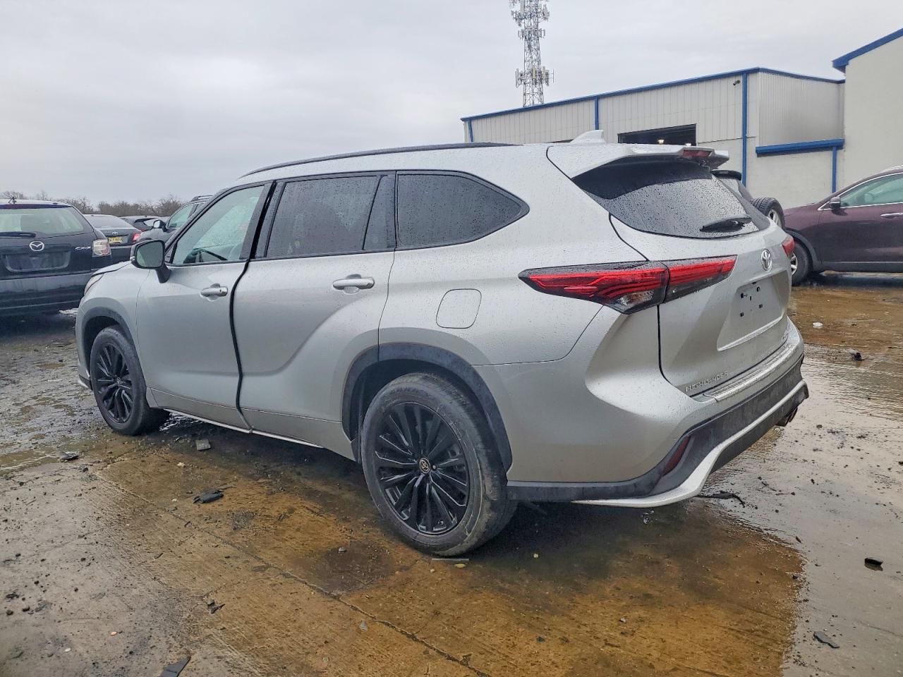 2023 TOYOTA HIGHLANDER L photo 2