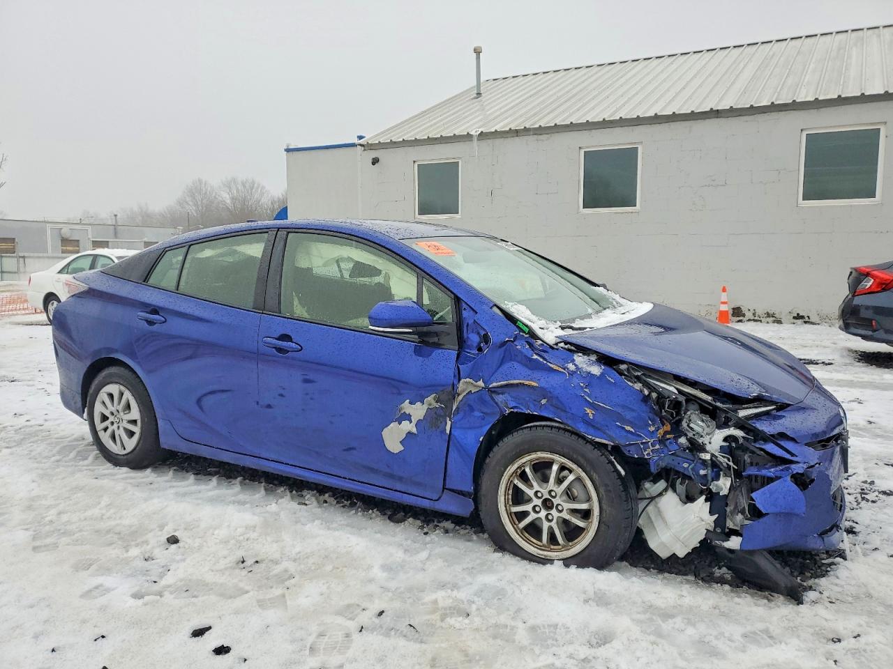 2016 TOYOTA PRIUS photo 4