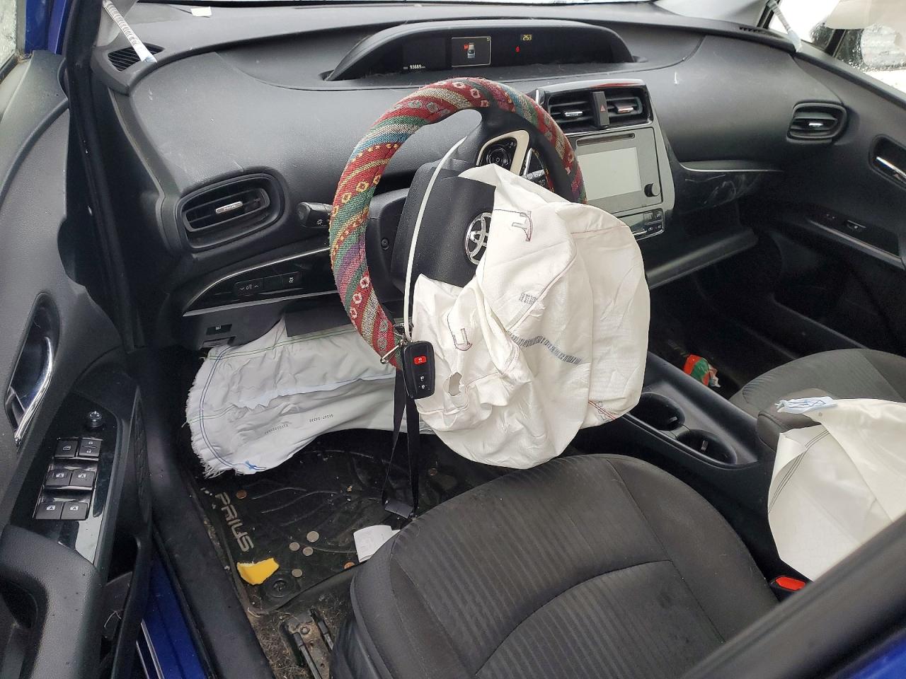 2016 TOYOTA PRIUS photo 8