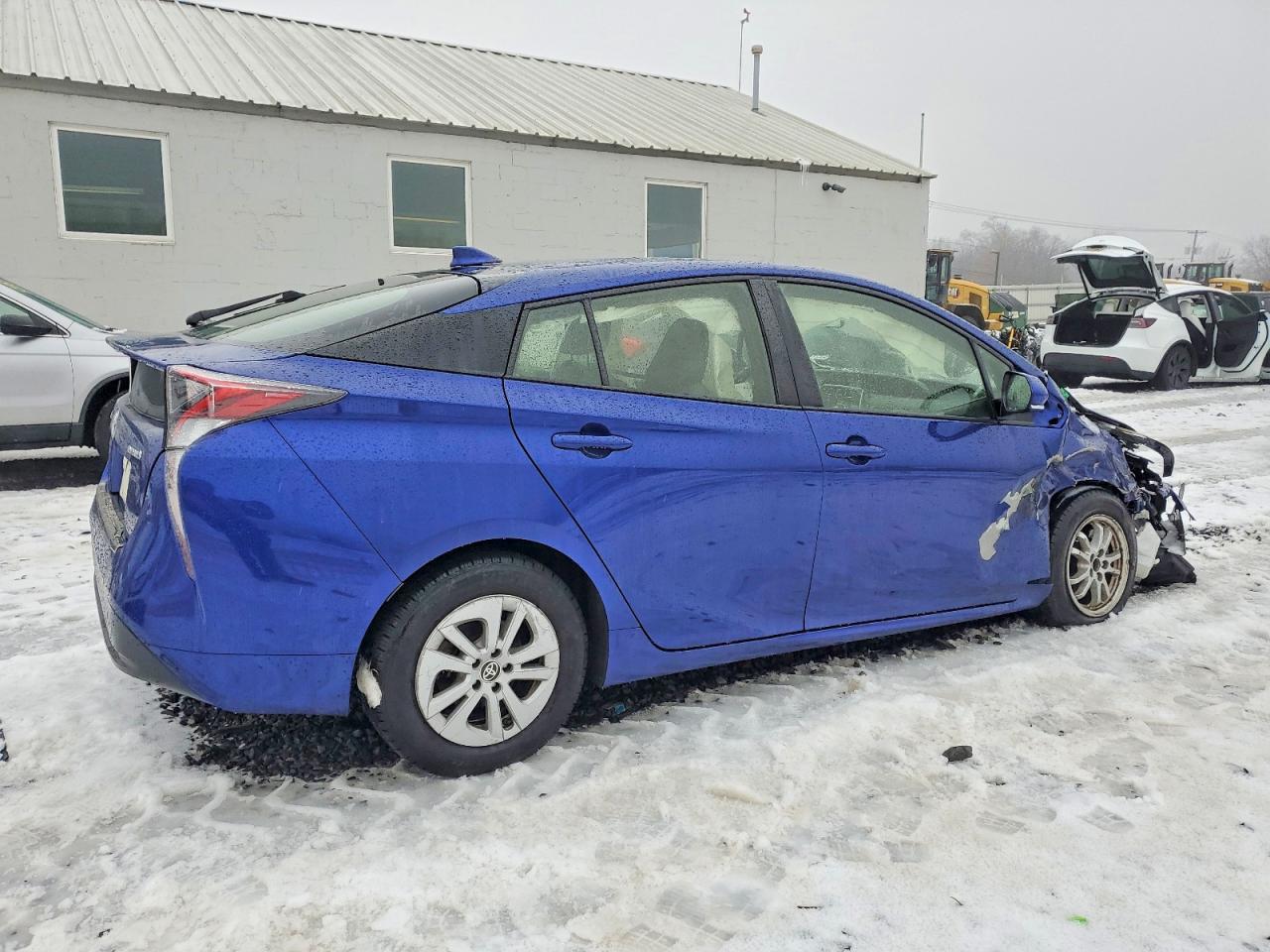 2016 TOYOTA PRIUS photo 3