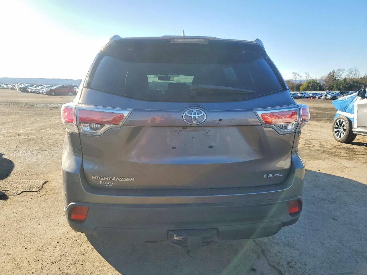 2014 TOYOTA HIGHLANDER LE photo 6