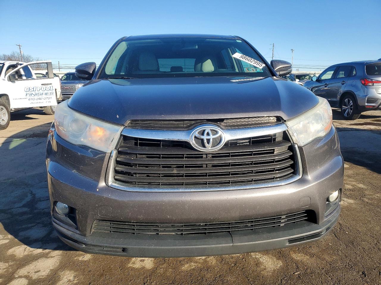 2014 TOYOTA HIGHLANDER LE photo 5