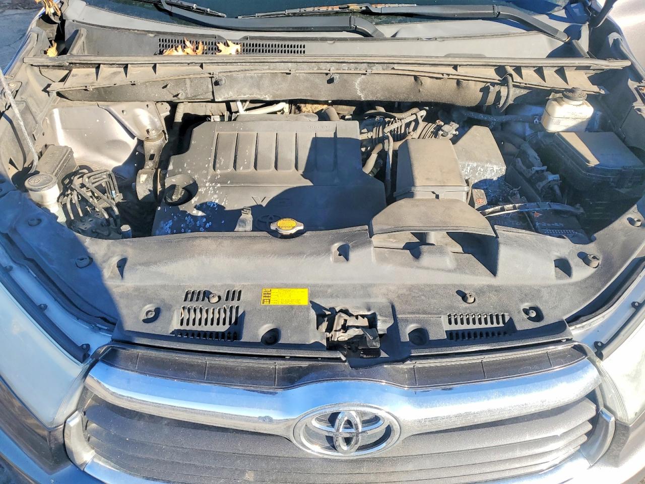 2014 TOYOTA HIGHLANDER LE photo 12