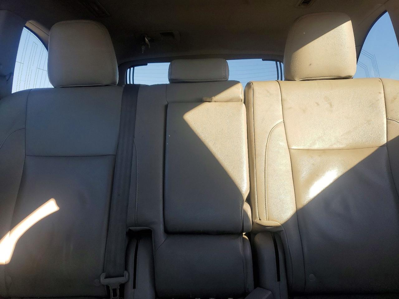 2014 TOYOTA HIGHLANDER LE photo 10