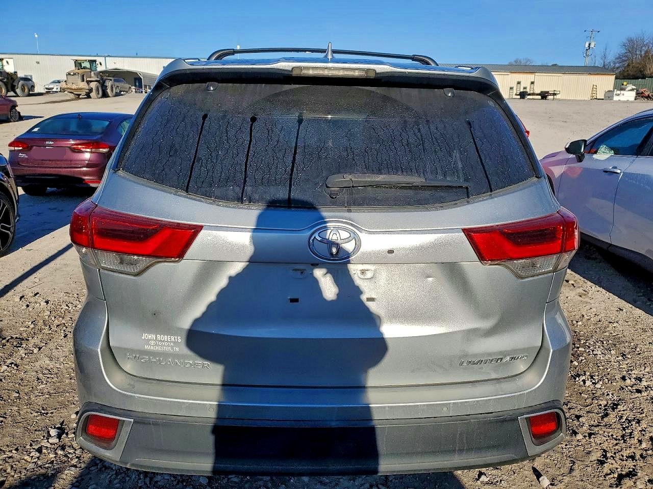 2018 TOYOTA HIGHLANDER LIMITED photo 6