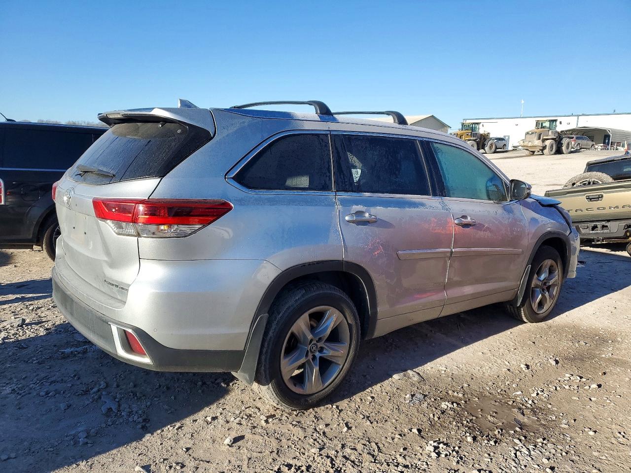 2018 TOYOTA HIGHLANDER LIMITED photo 3