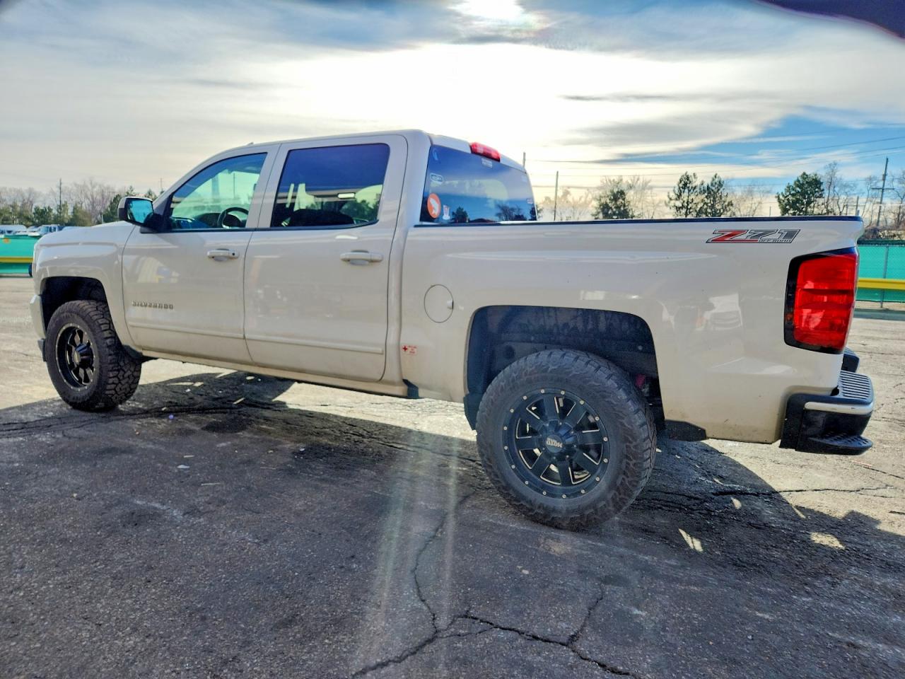 2017 CHEVROLET SILVERADO K1500 LT photo 2
