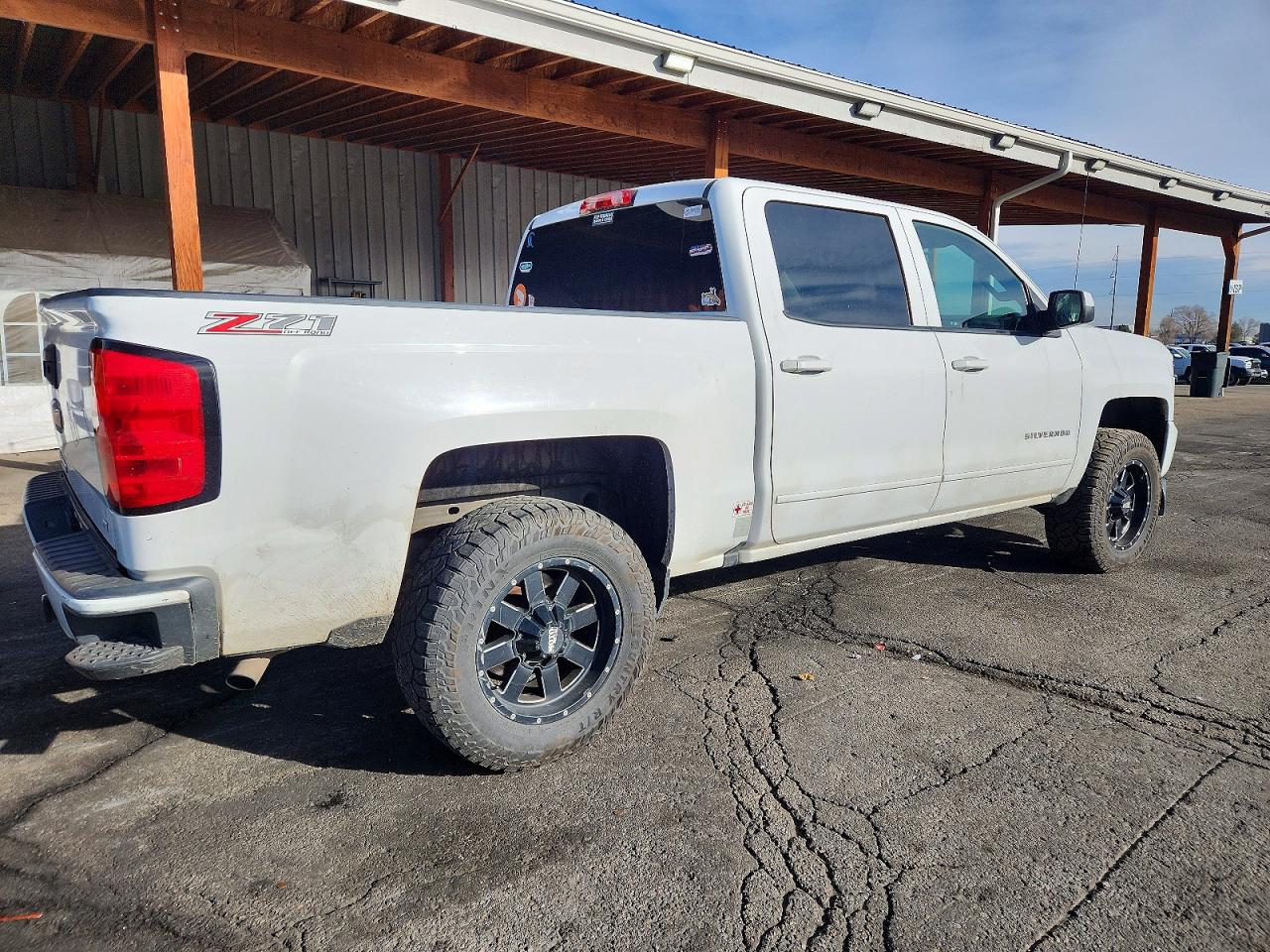 2017 CHEVROLET SILVERADO K1500 LT photo 3