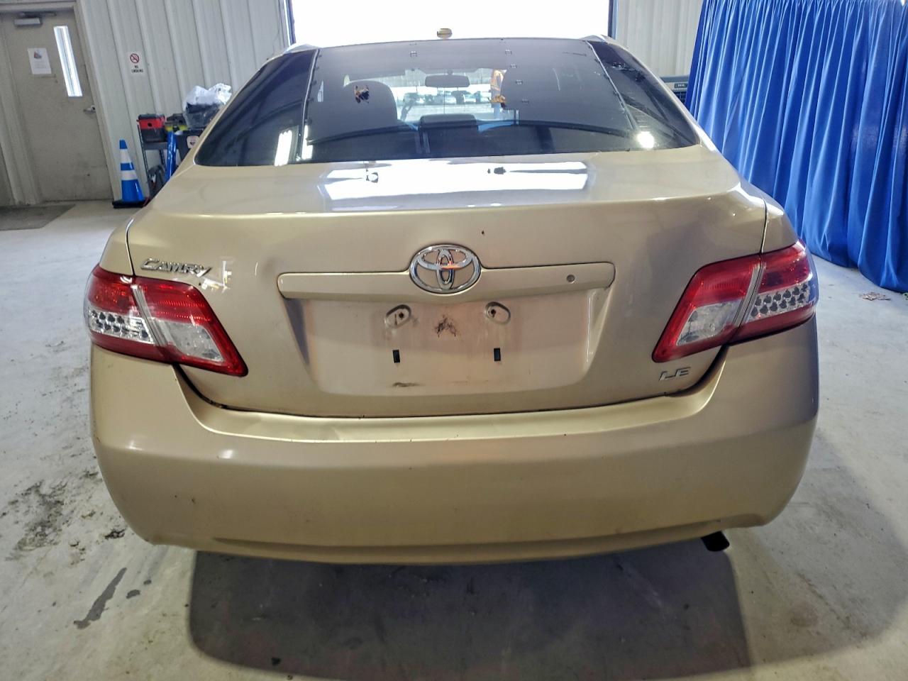 2010 TOYOTA CAMRY BASE photo 6