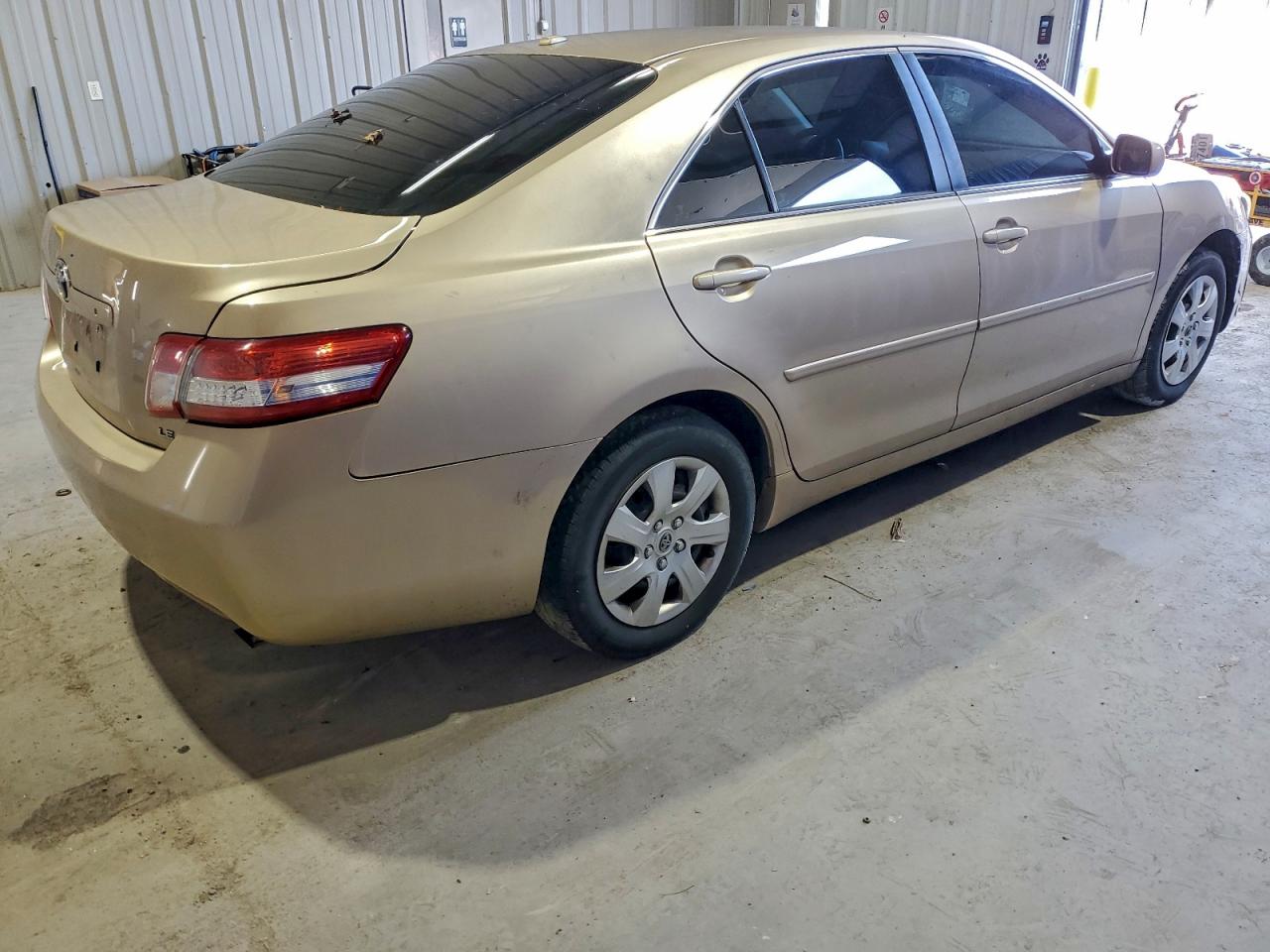 2010 TOYOTA CAMRY BASE photo 3