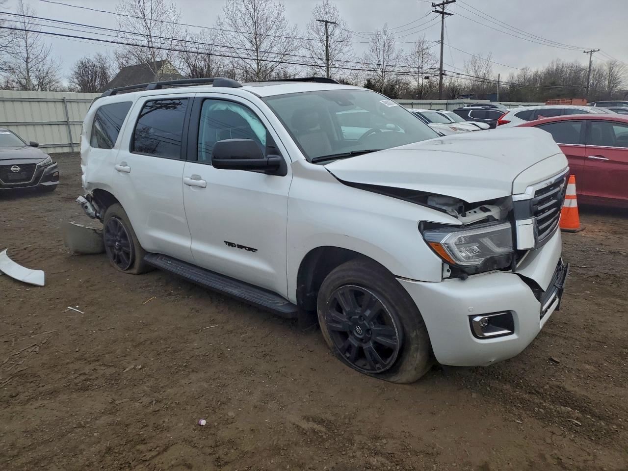 2022 TOYOTA SEQUOIA SR5 photo 4