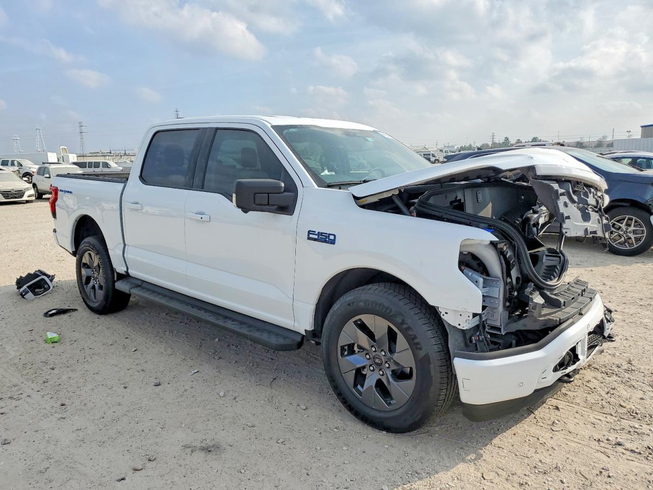 2025 FORD F150 LIGHTNING XLT photo 4