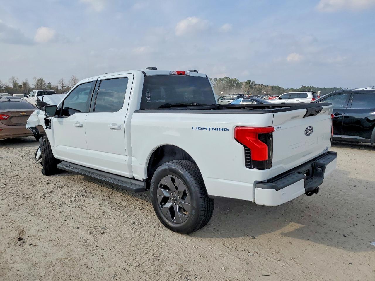2025 FORD F150 LIGHTNING XLT photo 2