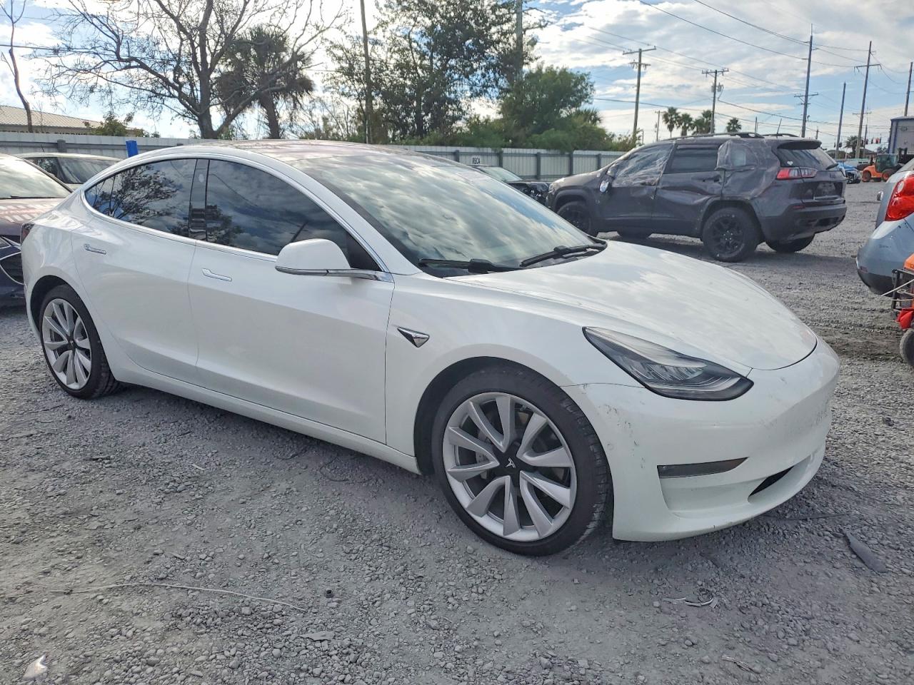 2018 TESLA MODEL 3 photo 4