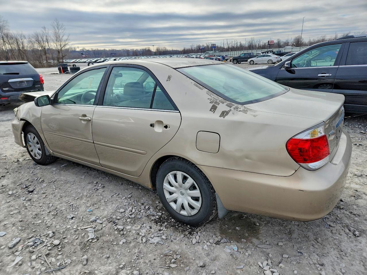 2005 TOYOTA CAMRY LE photo 2