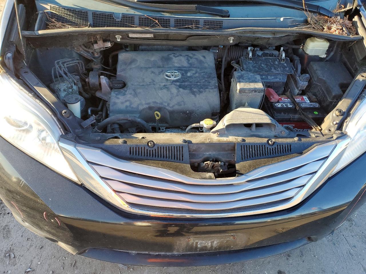 2015 TOYOTA SIENNA XLE photo 12
