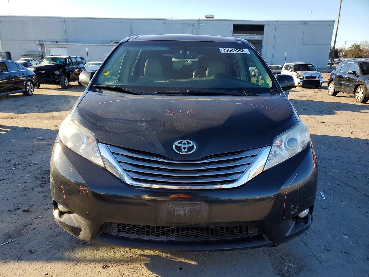 2015 TOYOTA SIENNA XLE photo 5