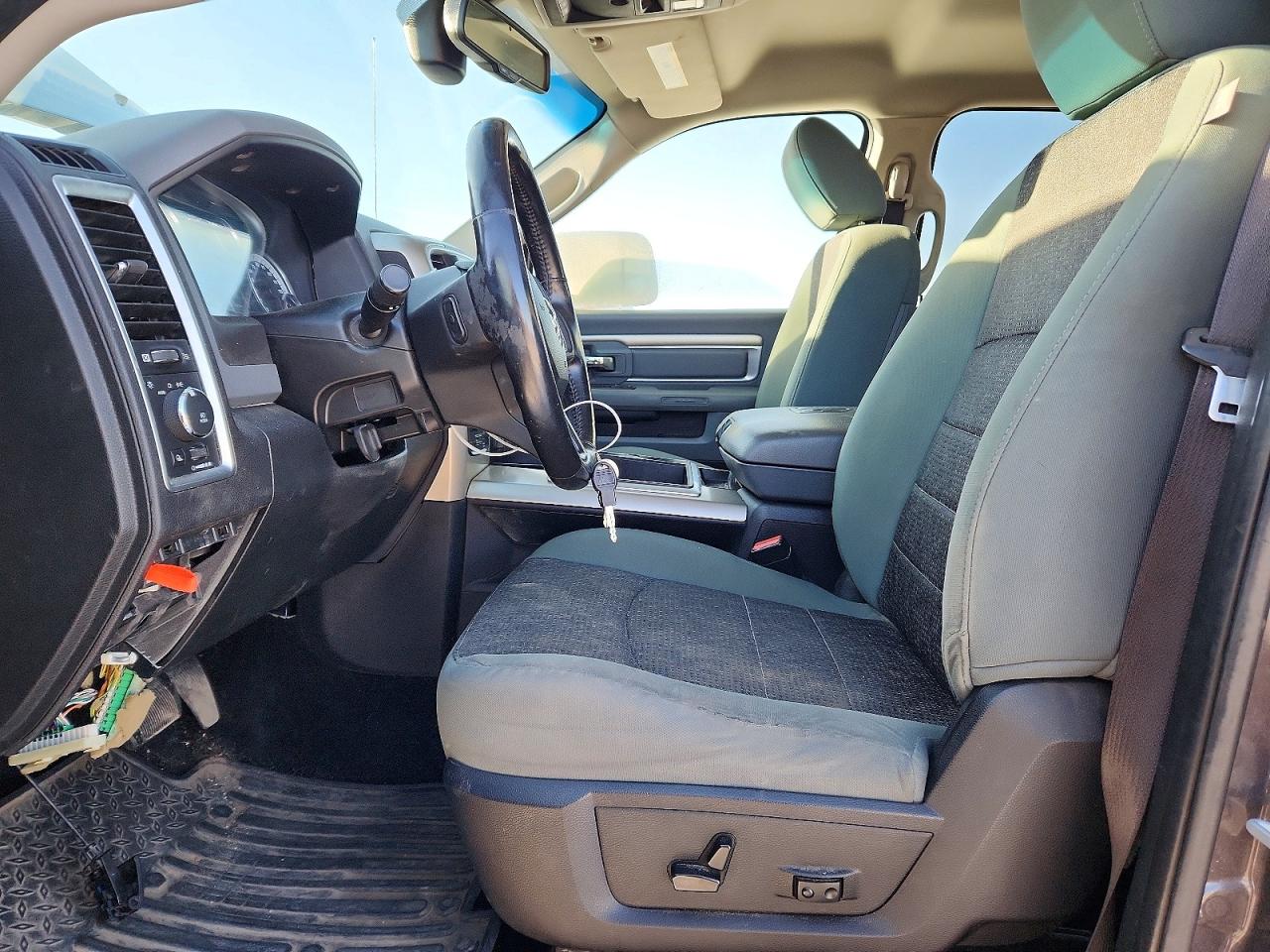2015 RAM 1500 SLT photo 7