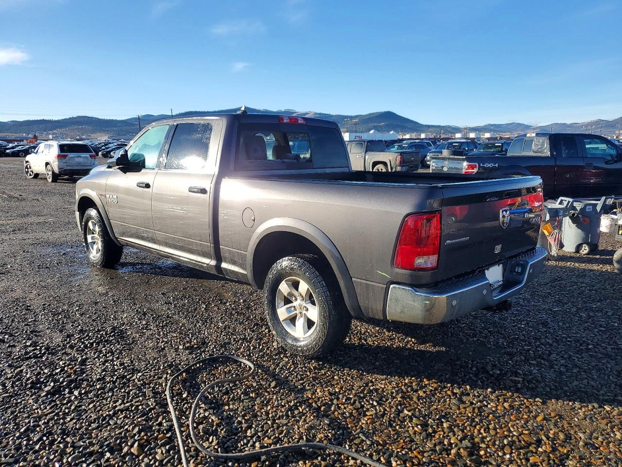 2015 RAM 1500 SLT photo 2