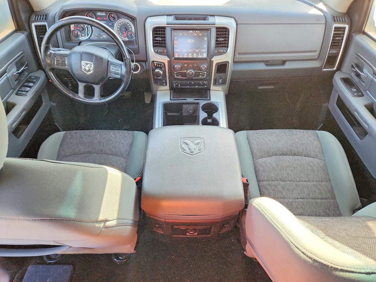 2015 RAM 1500 SLT photo 8