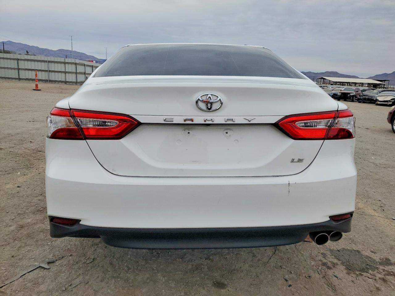 2018 TOYOTA CAMRY L photo 16